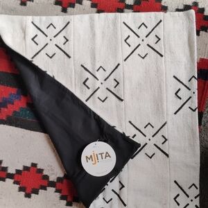 MJITA Black and White Geometric Blanket